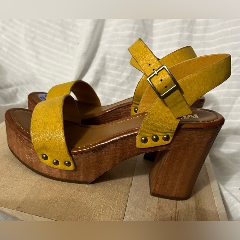 MIA Izzy Chunky Platform Strappy Sandal Heels Womens Yellow Vegan 4 Inch SZ 8.5